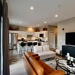 New Chic Condo In Pittsburgh